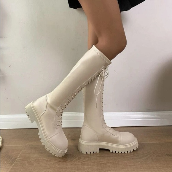 SHEIN BOOTS WITH BACK ZIPPER - Picture 2 of 8